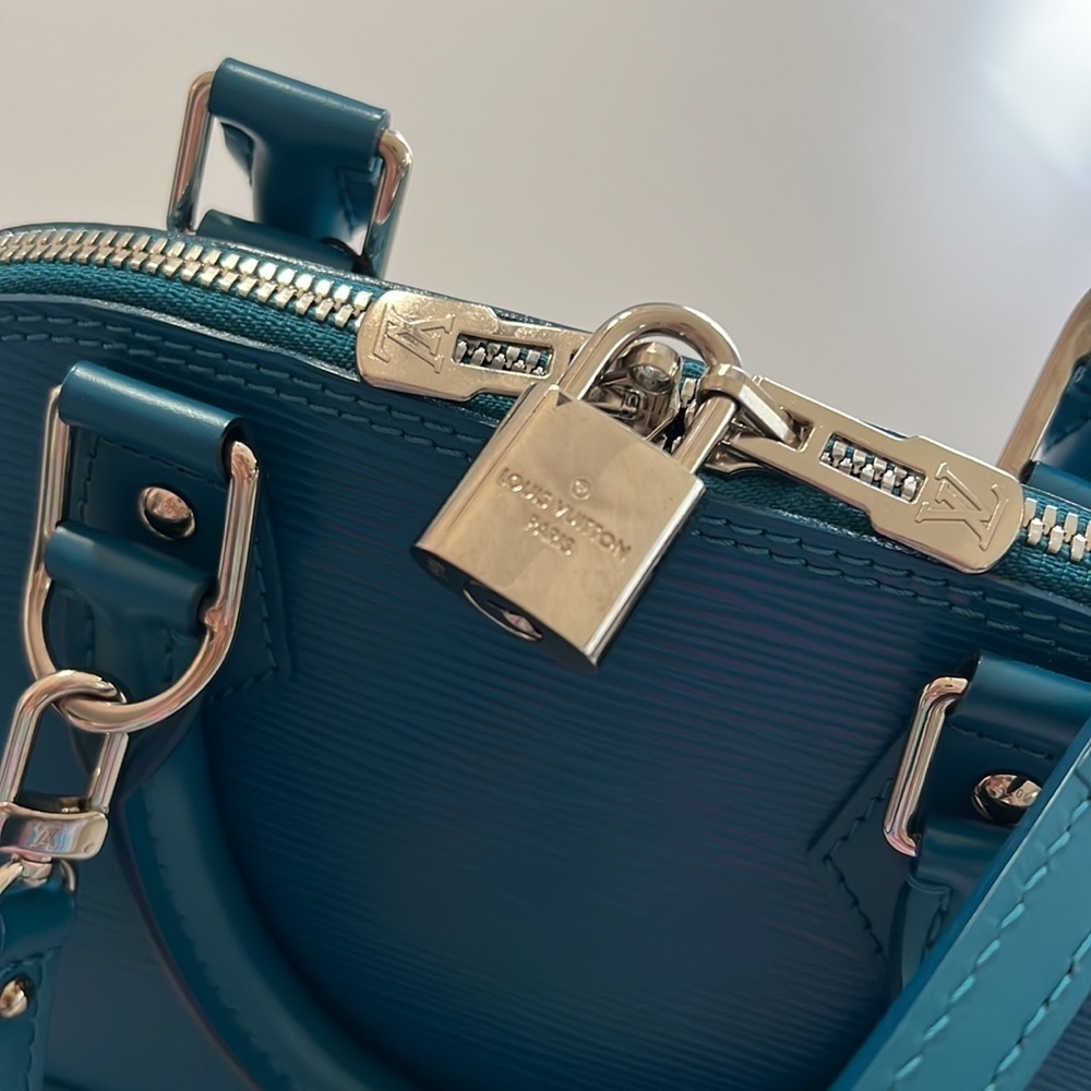 Authentic Louis Vuitton Alma BB Epi Leather - Picture 10 of 11